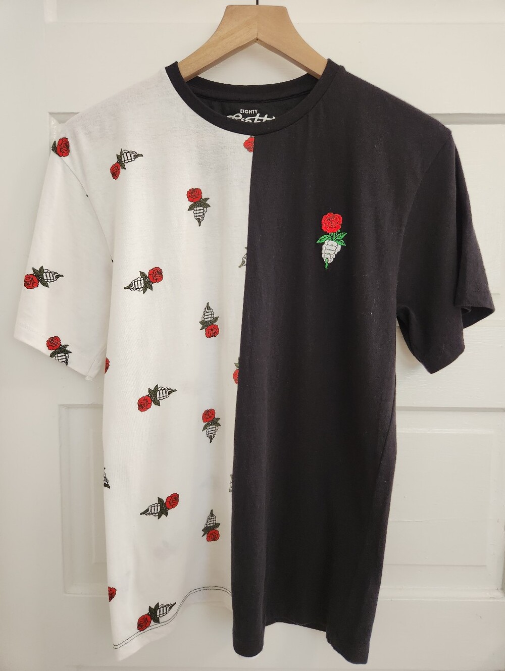 Split Rose Embroidered Short Sleeve T-Shirt - Black/White Youth 16
